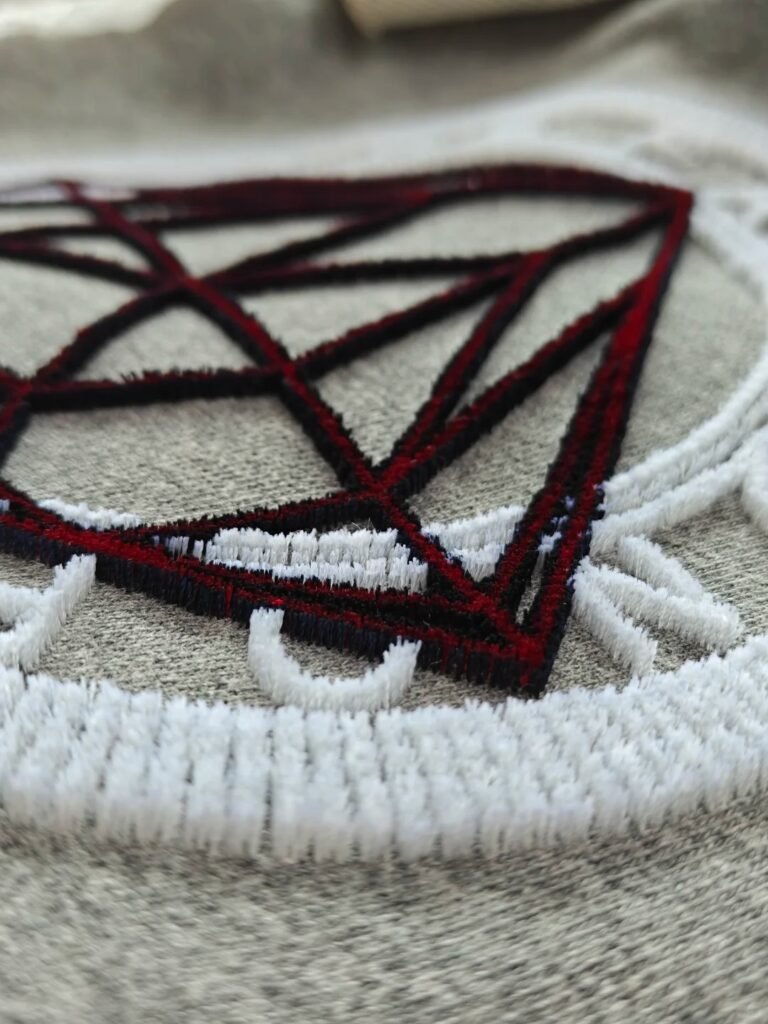 Unsere Arbeit: Die Kraft der Toothbrush-Stickerei erleben