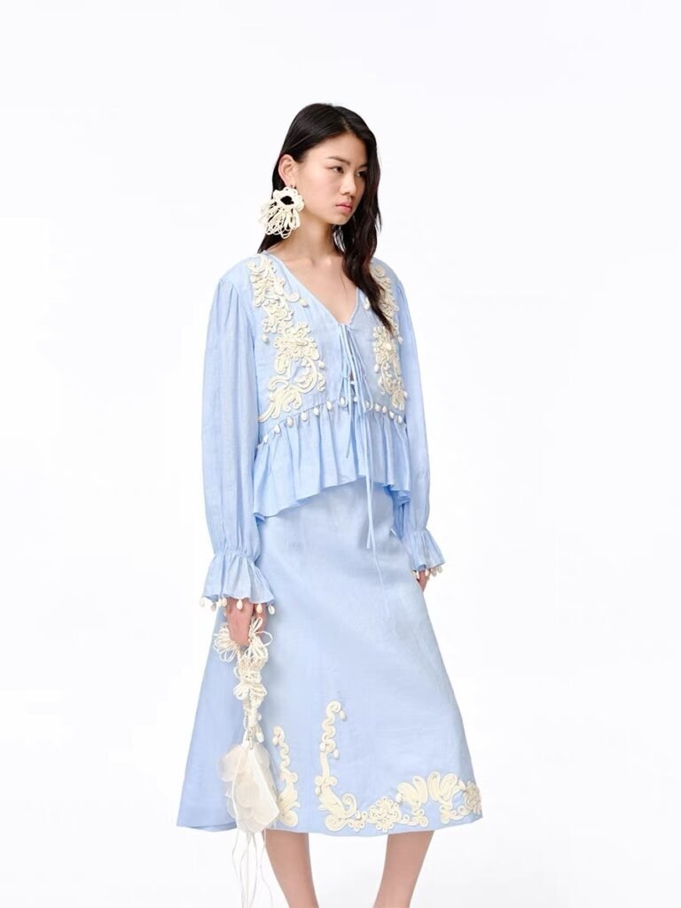 Produktion im großen Maßstab: Handgestickte Kunstfertigkeit vs. maschinengestützte Präzision